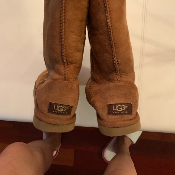 Classic UGG boots - Picture 2 of 5